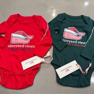 VINEYARD VINES Baby Long-Sleeve Santa Whale
Body Suit Red/ Green 0-3 months NWT